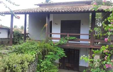 Imagem: A casa possui 4 Dormitórios, 4 Banheiros, 2 Vagas na garagem