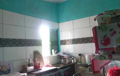 Imagem: A casa possui 2 Dormitórios, 1 Banheiro, 1 Vaga na garagem