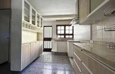 Imagem 6: Casa à venda, 05 dormitórios, suíte, terraço, salão de festas, bairro Camobi