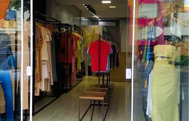 Imagem: O depósito possui 2 Vagas na garagem, Imóvel novo e está