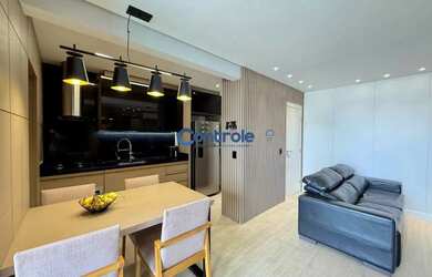 Imagem: O apartamento possui 2 Dormitórios, 1 Banheiro, 1 Vaga na garagem