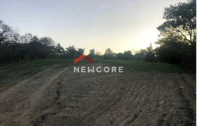 Imagem: O terreno possui 3.740m² de Área e está localizado em Terras