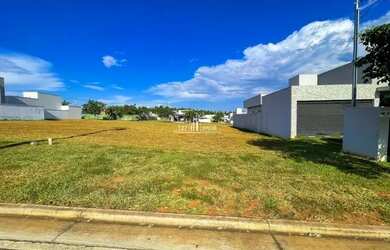 Imagem: O terreno possui 304m² de Área, Imóvel novo e está localizado