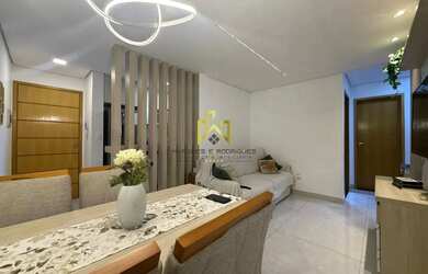 Imagem: O apartamento possui 3 Dormitórios, 2 Banheiros, 2 Vagas na