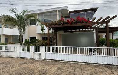 Imagem: A casa em condomínio possui 4 Dormitórios, 5 Banheiros, 2