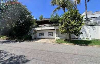 Imagem: A casa em condomínio possui 4 Dormitórios, 5 Banheiros, 2