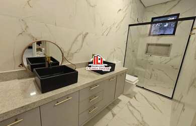 Imagem 15: Casa no Alphaville 4 com 4 Suítes Semimobiliada com Energia Solar/ Piscina...