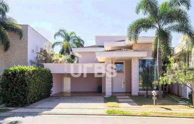 Imagem: A casa em condomínio possui 5 Dormitórios, 5 Banheiros, 4