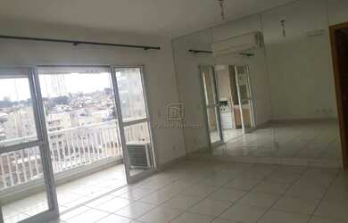 Imagem: A casa possui 3 Dormitórios, 3 Banheiros, 2 Vagas na garagem