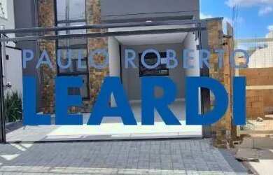 Imagem: A casa possui 2 Dormitórios, 2 Banheiros, 2 Vagas na garagem