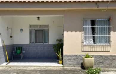 Imagem: A casa possui 2 Dormitórios, 1 Banheiro, 2 Vagas na garagem