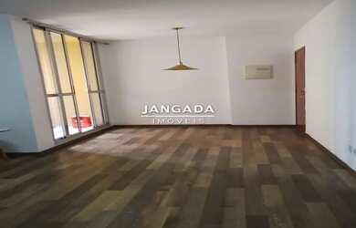 Imagem: O apartamento possui 2 Dormitórios, 1 Banheiro, 2 Vagas na