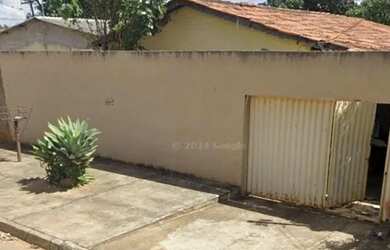 Imagem: A casa à venda possui 3 Dormitórios, 1 Banheiro e 1 Vaga na