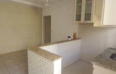 Imagem: A casa possui 1 Dormitório, 1 Banheiro, 1 Vaga na garagem