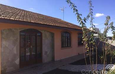 Imagem: A casa possui 4 Dormitórios, 1 Banheiro, 1 Vaga na garagem