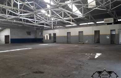 Imagem: O depósito possui 5 Vagas na garagem, 1.565m² de Área e