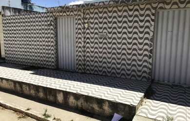 Imagem: A casa possui 3 Dormitórios, 2 Banheiros, 4 Vagas na garagem