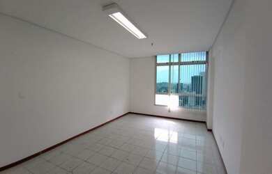 Imagem: O depósito possui 1 Vaga na garagem e 28m² de Área e está