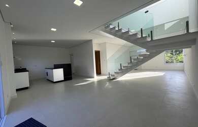 Imagem 12: Sobrado de alto padrão no condomínio Residencia Mantiqueira