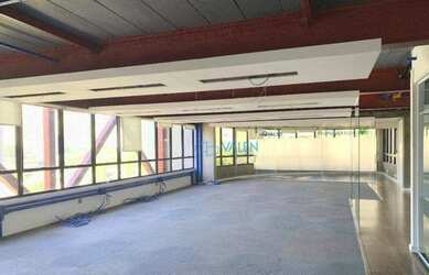 Imagem: O depósito possui 3 Vagas na garagem, 200m² de Área e está