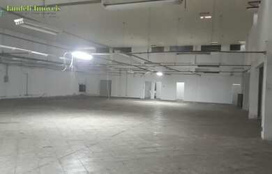 Imagem: O depósito possui 5 Vagas na garagem, 3.600m² de Área e