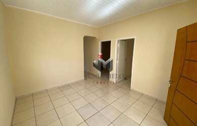 Imagem: A casa possui 4 Dormitórios, 2 Banheiros, 2 Vagas na garagem