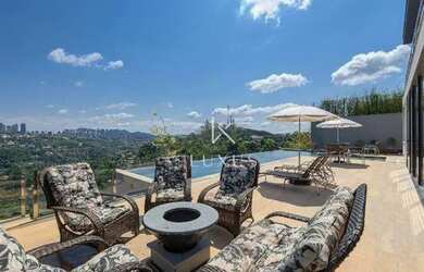 Imagem: A casa em condomínio possui 4 Dormitórios, 5 Banheiros, 3