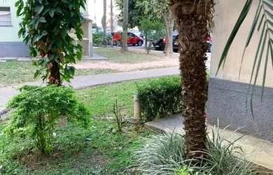 Imagem: O apartamento possui 2 Dormitórios, 1 Banheiro, 1 Vaga na garagem