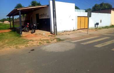 Imagem: A casa possui 3 Dormitórios, 1 Banheiro, 5 Vagas na garagem