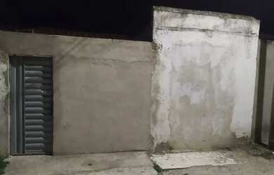 Imagem: A casa possui 1 Dormitório, 1 Banheiro, 1 Vaga na garagem