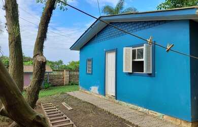 Imagem: A casa à venda possui 2 Dormitórios, 1 Banheiro, 2 Vagas na