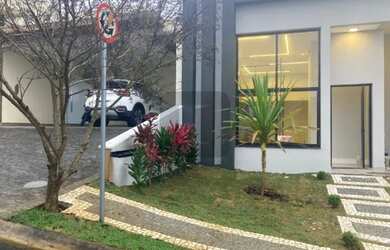 Imagem: A casa em condomínio possui 3 Dormitórios, 5 Banheiros, 4