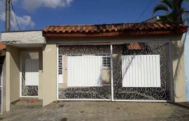 Imagem: A casa possui 2 Dormitórios, 1 Banheiro, 2 Vagas na garagem