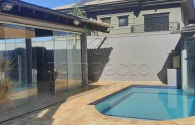 Imagem: A casa em condomínio possui 4 Dormitórios, 5 Banheiros, 4