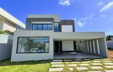 Imagem: A casa possui 3 Dormitórios, 2 Banheiros, 2 Vagas na garagem