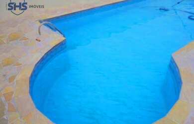 Imagem: A casa possui 4 Dormitórios, 4 Banheiros, 4 Vagas na garagem