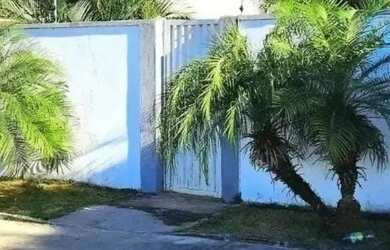 Imagem: A casa possui 3 Dormitórios, 3 Banheiros, 2 Vagas na garagem