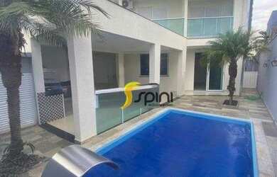 Imagem: A casa possui 4 Dormitórios, 5 Banheiros, 4 Vagas na garagem