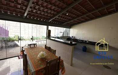 Imagem: A casa em condomínio possui 3 Dormitórios, 1 Banheiro, 2 Vagas