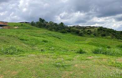 Imagem: O terreno possui 1.476m² de Área e está localizado em Loteamento