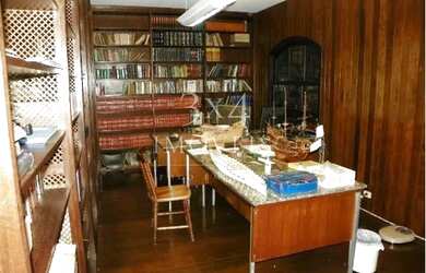 Imagem: A casa possui 4 Dormitórios, 5 Banheiros, 5 Vagas na garagem