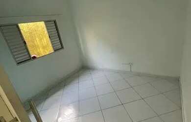 Imagem: A casa possui 1 Dormitório e 1 Banheiro e está localizado