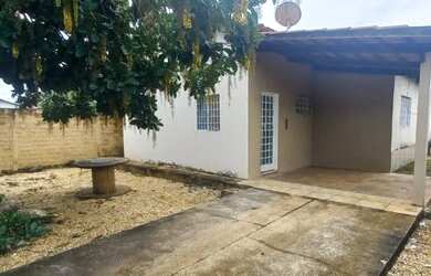 Imagem: A casa possui 2 Dormitórios, 2 Banheiros, 2 Vagas na garagem