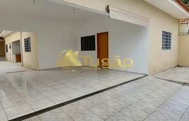 Imagem: A casa possui 3 Dormitórios, 3 Banheiros, 2 Vagas na garagem