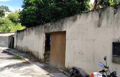 Imagem: A casa possui 3 Dormitórios, 4 Banheiros, 2 Vagas na garagem