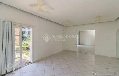 Imagem: A casa possui 3 Dormitórios, 4 Banheiros, 1 Vaga na garagem