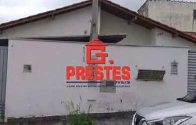 Imagem: A casa possui 1 Dormitório, 1 Banheiro, 1 Vaga na garagem