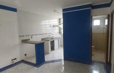 Imagem: O apartamento possui 2 Dormitórios, 1 Banheiro, 1 Vaga na garagem