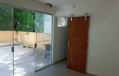 Imagem: A casa possui 3 Dormitórios, 3 Banheiros, 1 Vaga na garagem