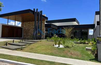 Imagem: A casa em condomínio possui 4 Dormitórios, 5 Banheiros, 350m²